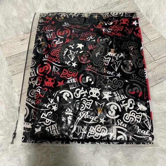 Stay Real X Sanrio Hello Kitty Dot Dot Kitty t-shirt Size F NWT - Picture 6 of 8